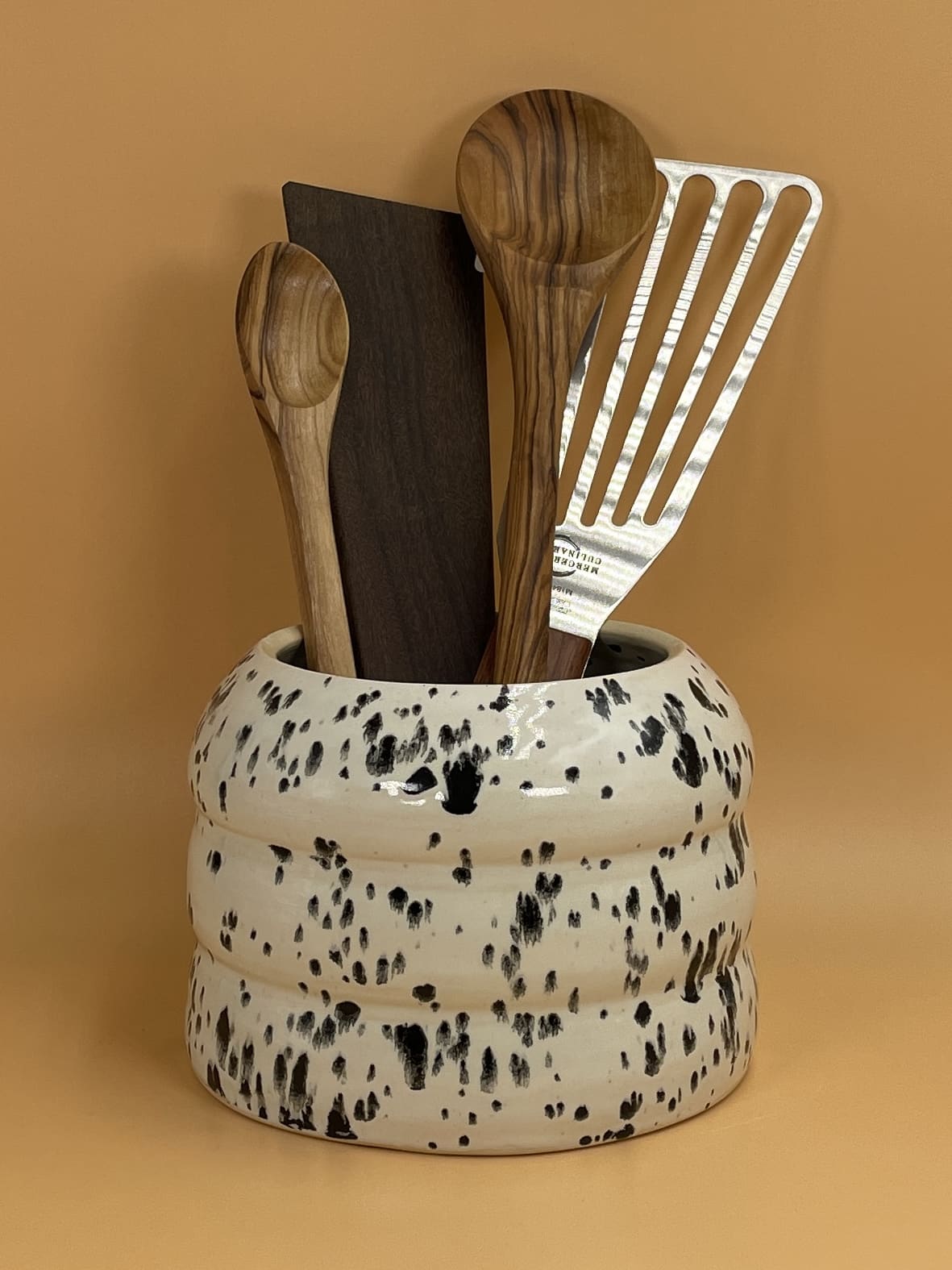Wavy Fingers Crock | Spotted Black & White