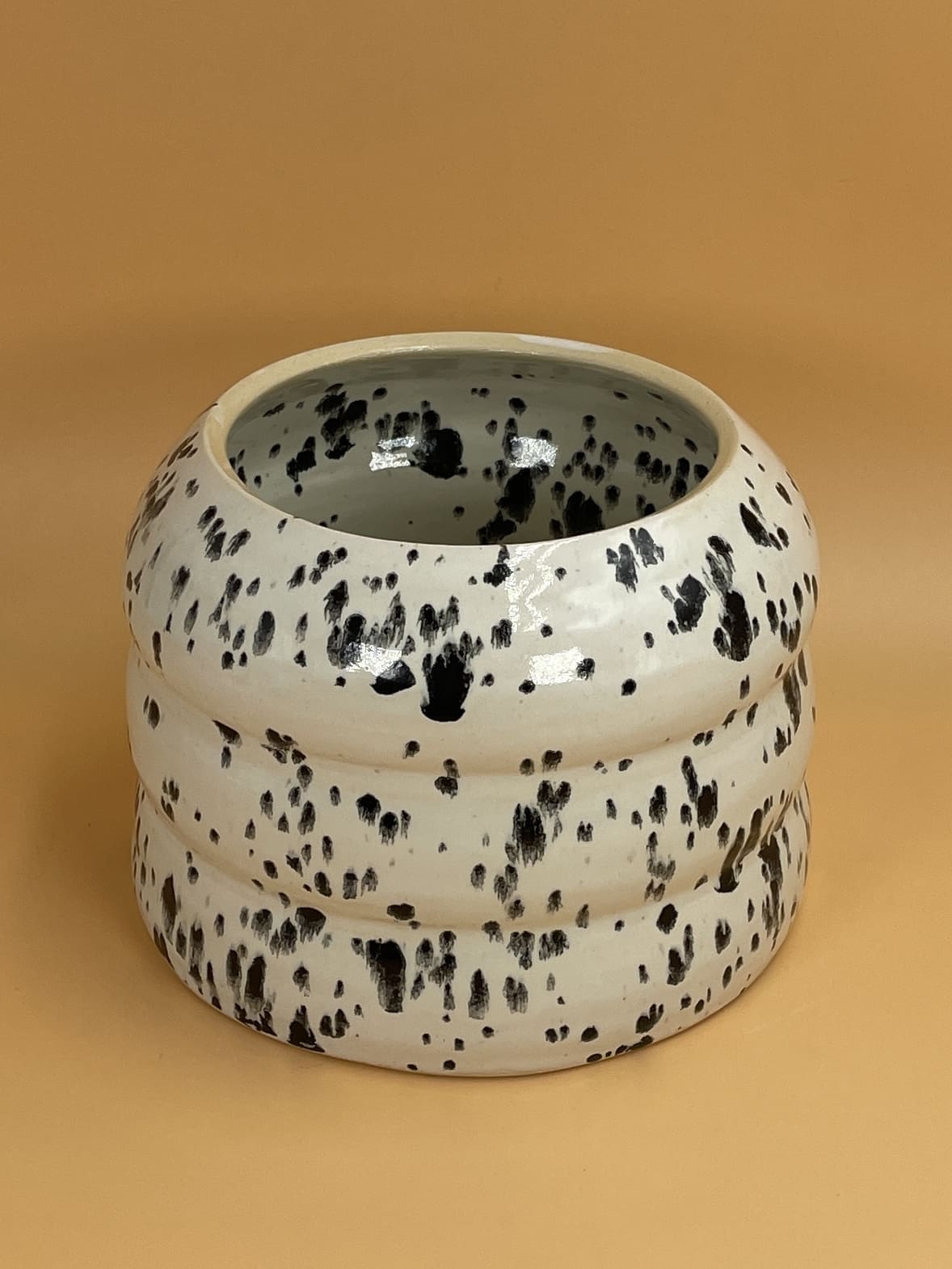 Wavy Fingers Crock | Spotted Black & White