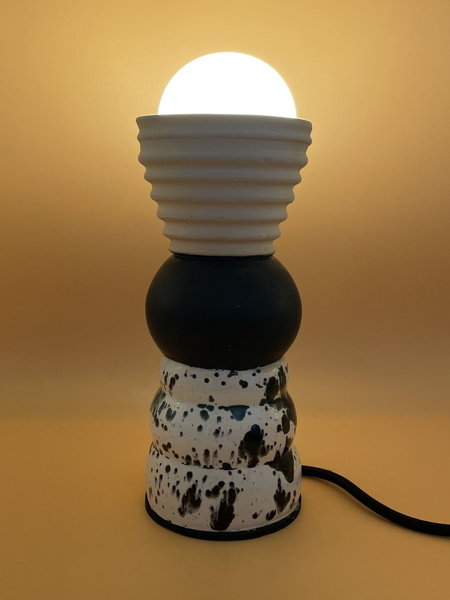 Wavy Fingers Wavy Lamp