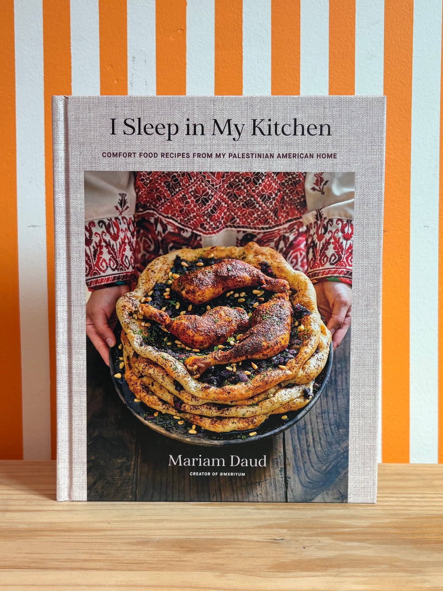 I Sleep in My Kitchen: Comfort Food Recipes from My Palestinian American Home: A Cookbook (Marium Daud)