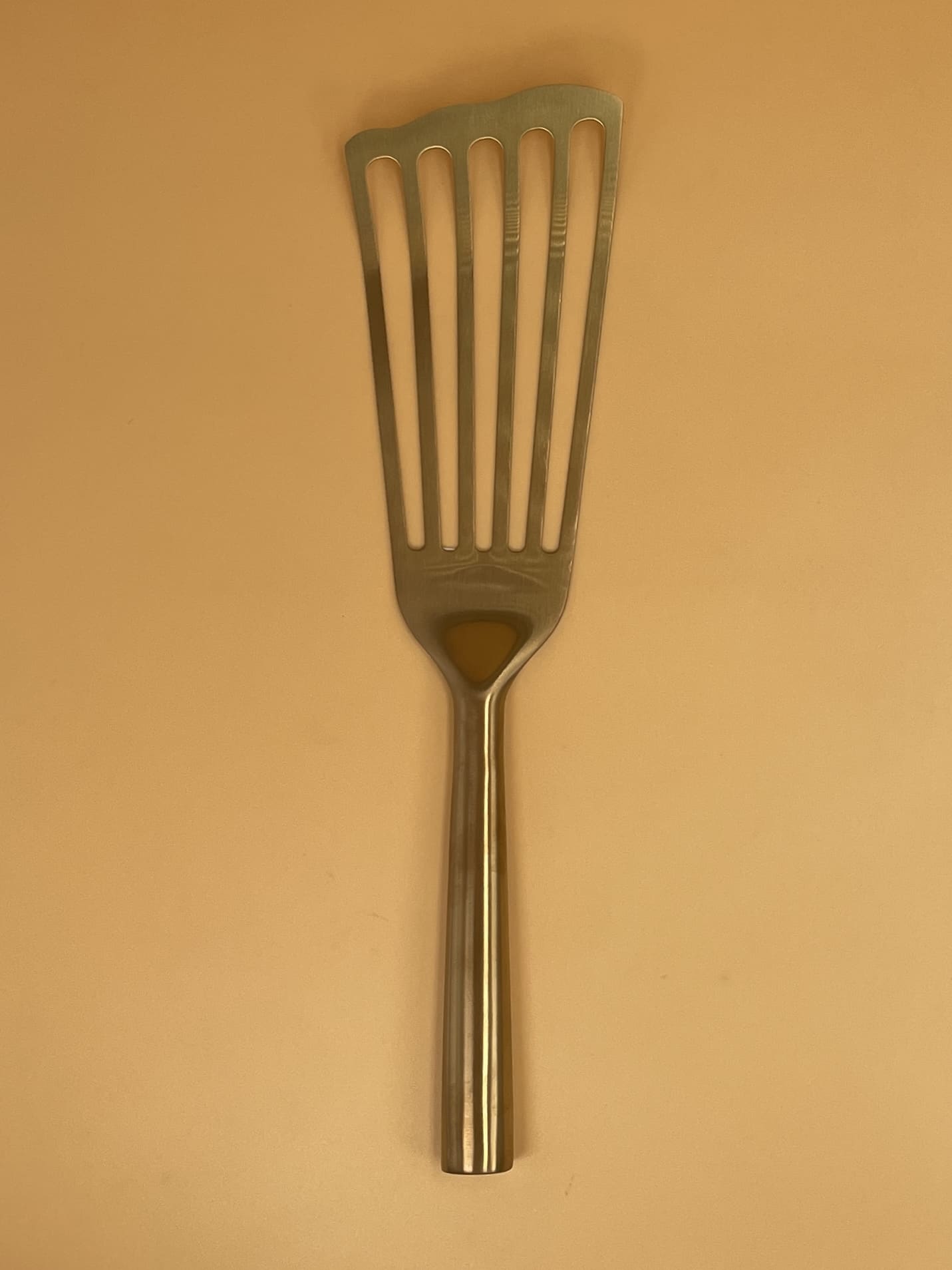 Material | The Fish Spatula