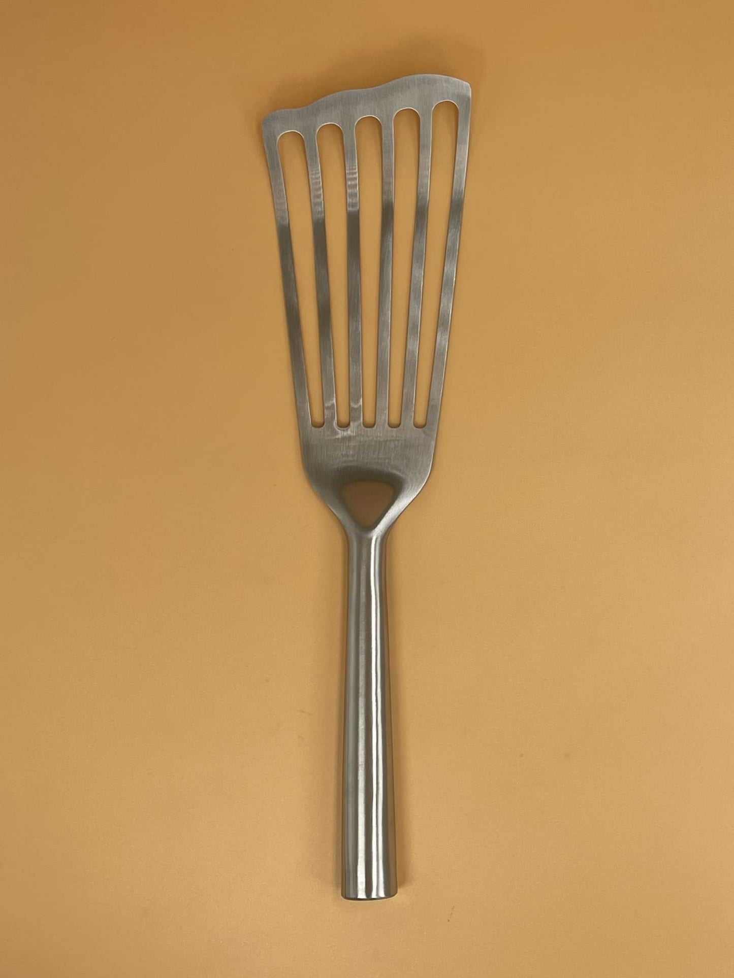 Material | The Fish Spatula