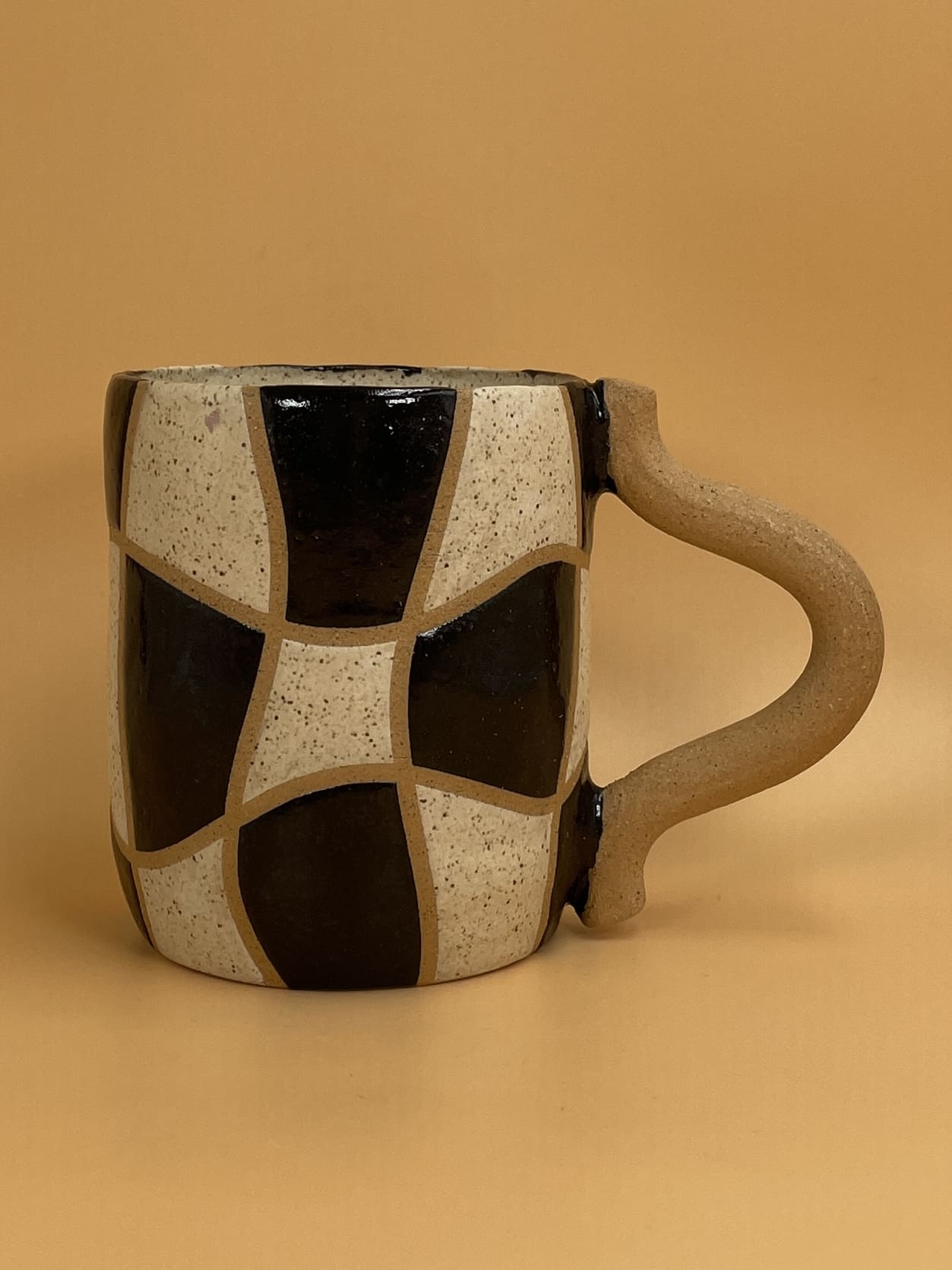 Mellow Ceramics Wavy Mug | Natural / Black