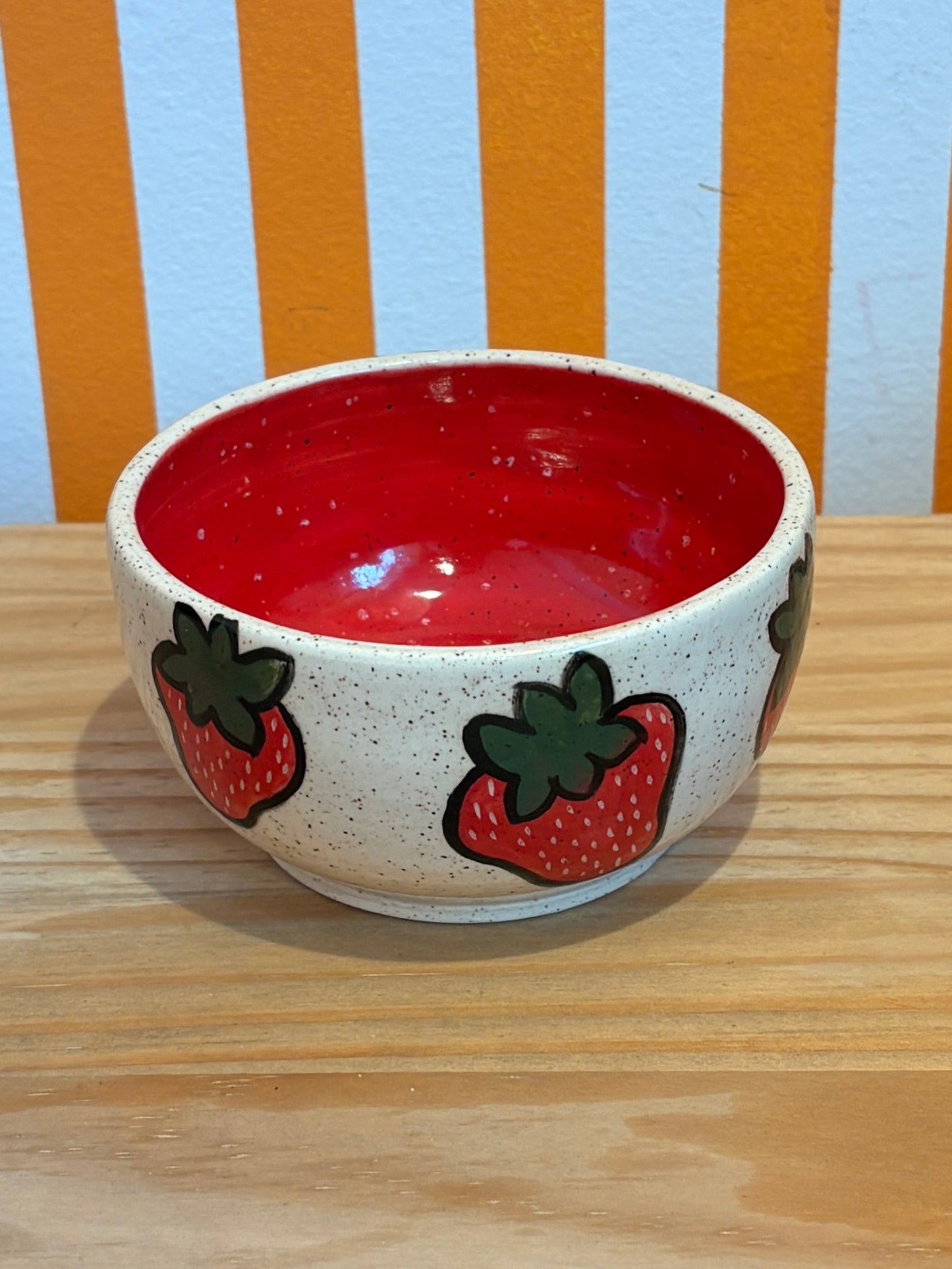 Más o Menos Bowl | Strawberry 4 1/2"