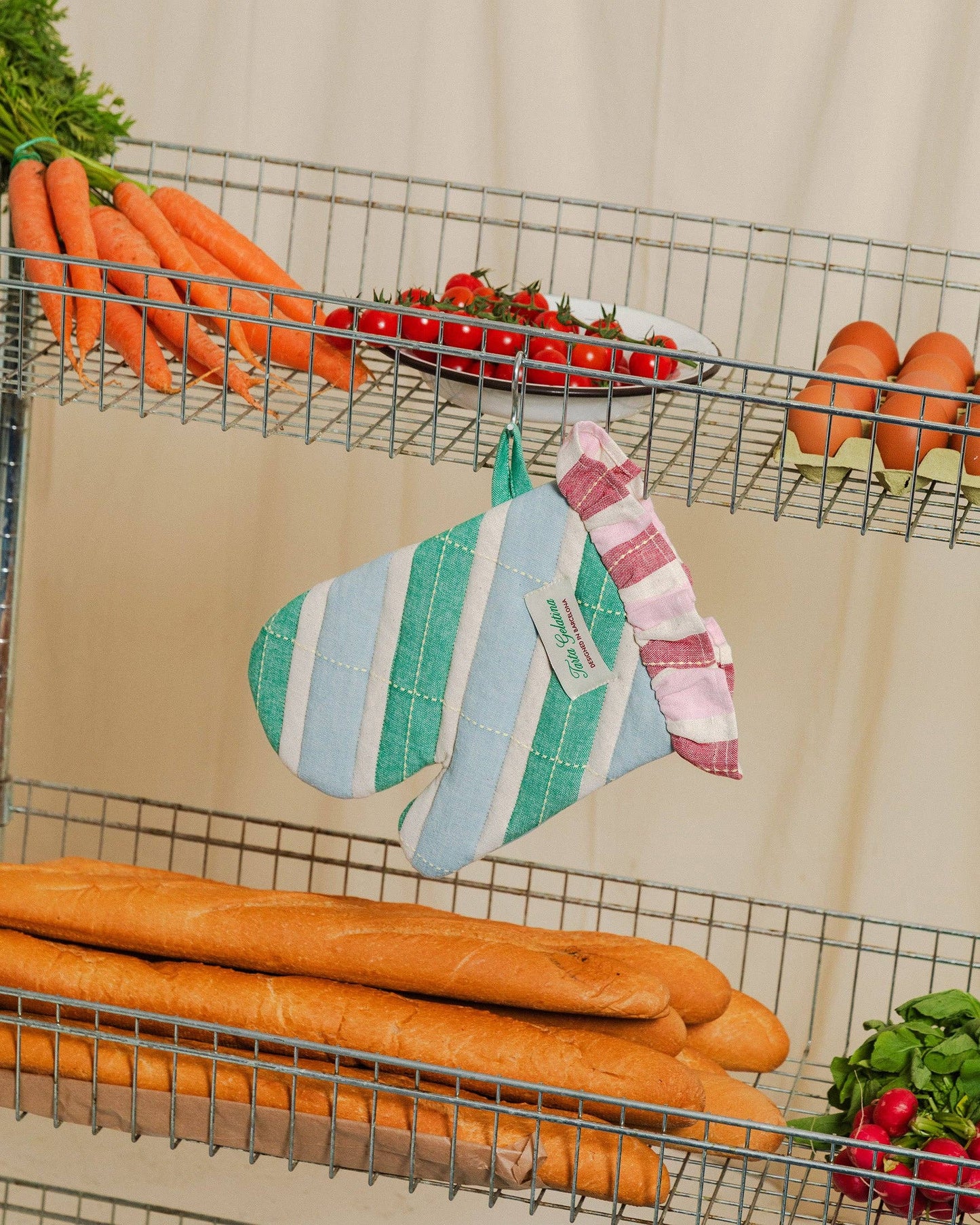 Tarta Gelatina Ruffled Oven Mitt