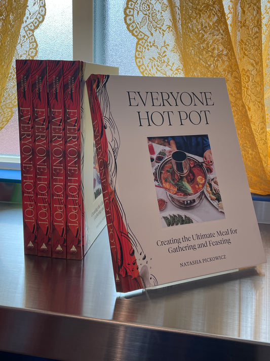 Everyone Hot Pot: Creating the Ultimate Meal for Gathering and Feasting (Natasha Pickowicz)