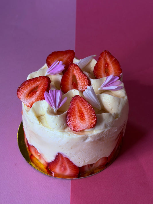 Fresas con Crema Cake by Primas Pre-Order | Friday, February 13th Pickup