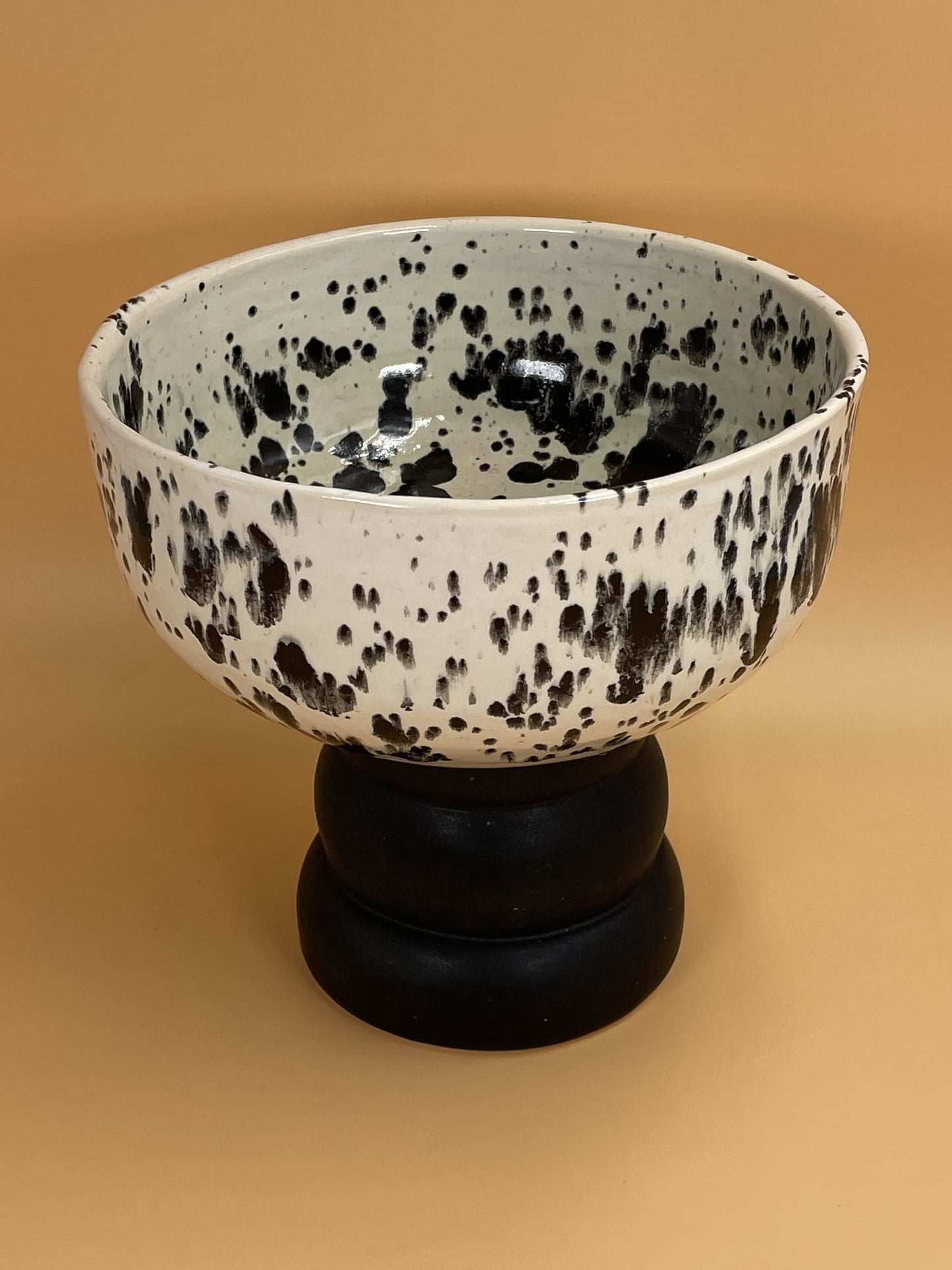 Wavy Fingers Fruit Bowl on Pedestal | Spotted Black & White