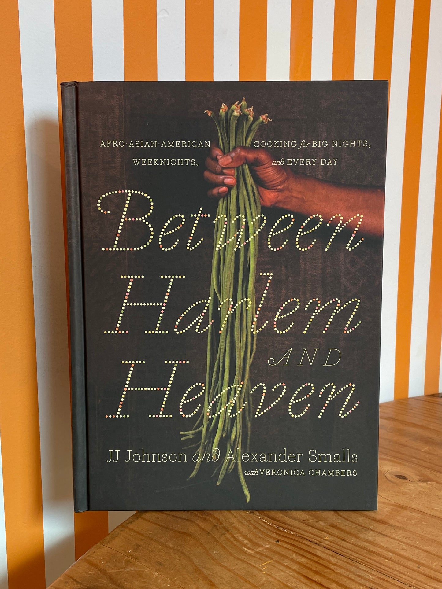 Between Harlem and Heaven: Afro-Asian-American Cooking for Big Nights, Weeknights, and Every Day (Alexander Smalls, JJ Johnson, Veronica Chambers)