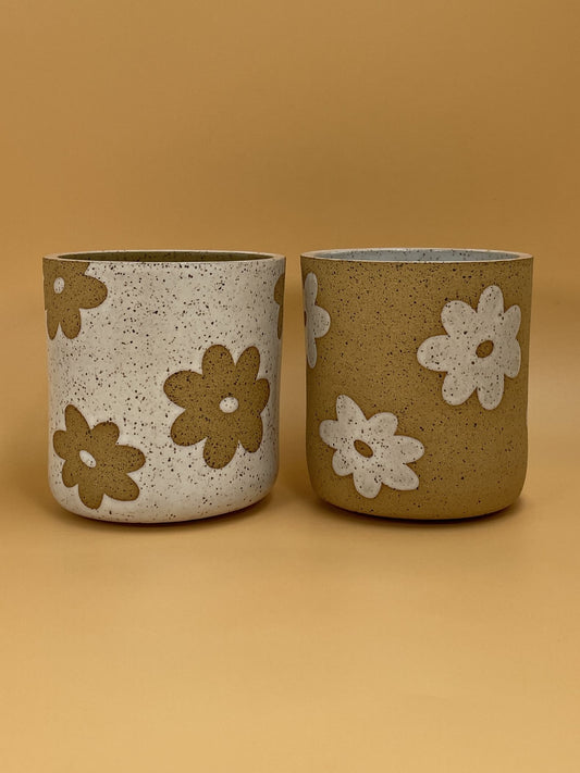 Art Schoool Dropout Set of 2 Mugs | White / Natural Daisies