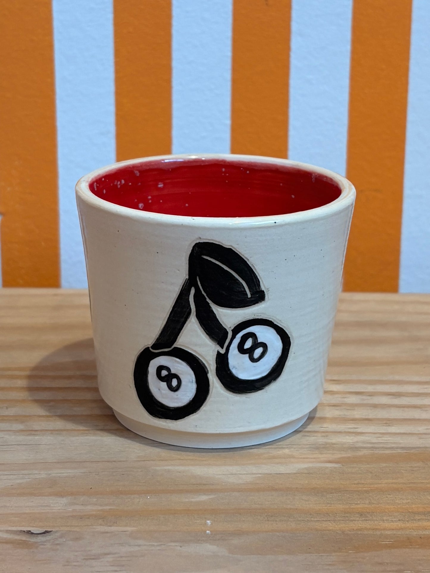 Más o Menos Cortado Cup | 8 Ball Cherries