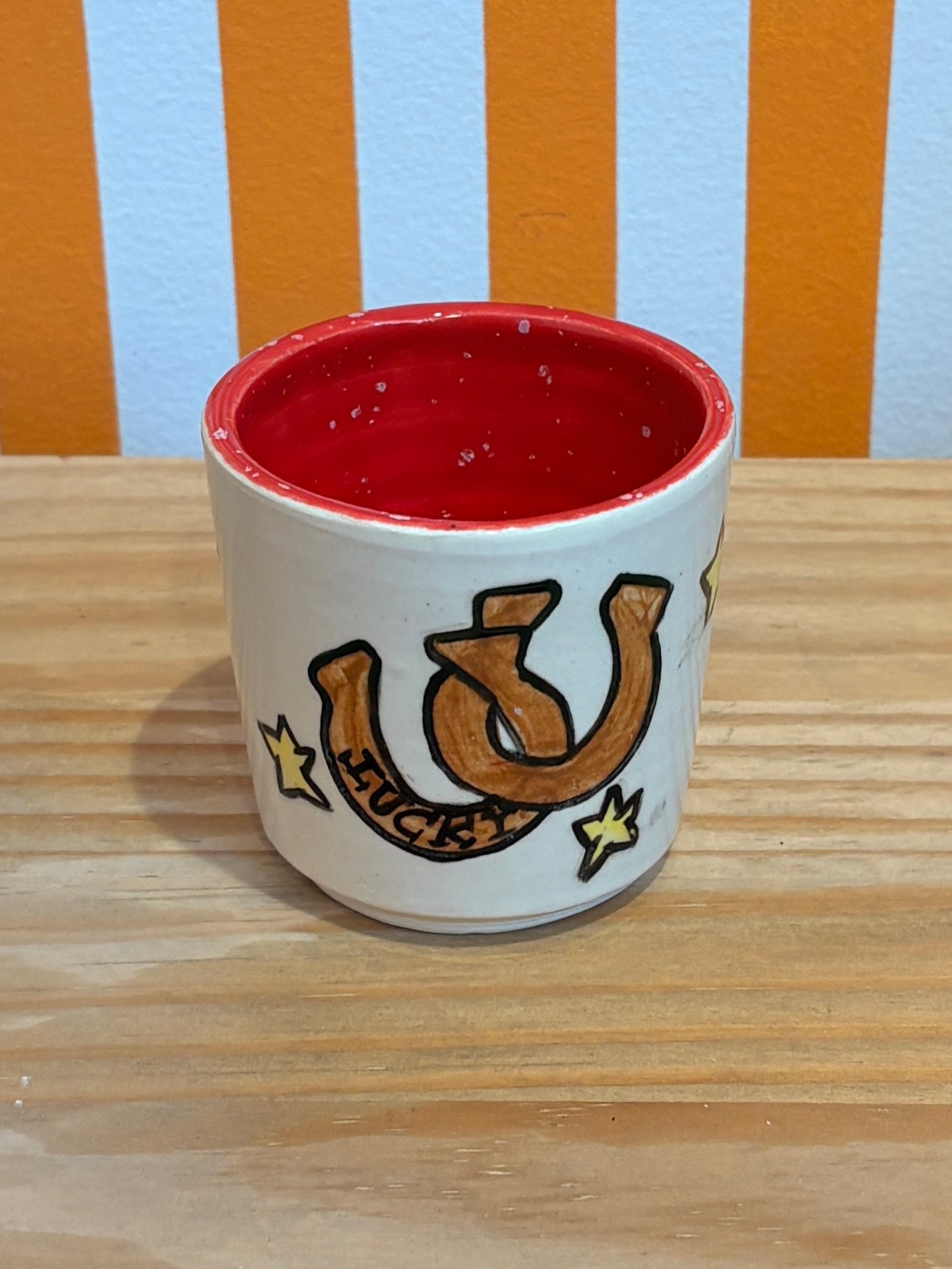 Más o Menos Cortado Cup | Lucky Horseshoes