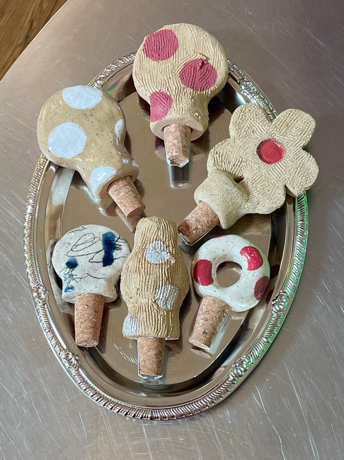 Haivyn Daisy Ceramic Bottle Stopper